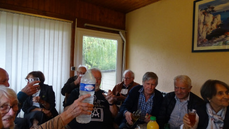 Non Claude, dans le verre du Schnap's ce n'est pas de l'eau, mais  du génépi !